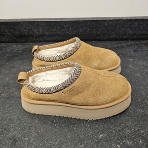 Koolaburra Women's Tan Suede Slippers